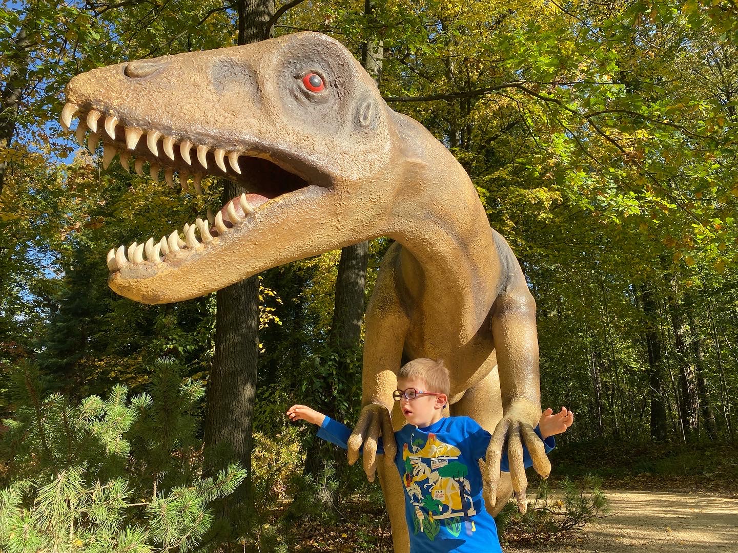 200 dinosaurů na vás čeká v lese nedaleko německého Budyšína (Táta)